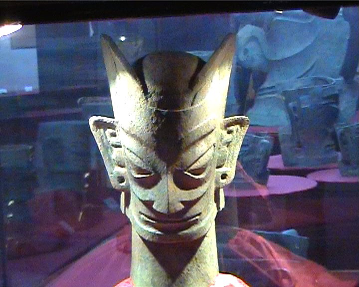 ǶַȫصﱣλйϵͭʱַλĴ㺺1980𷢾ַзֳַ1Ϊ佨Ϊ̴ڡ֪ǽ1100ףǽ180ףǽ600ףΪ˹ɡݻַ ҿӡĹᡢӵȡԲΡΡ3֣Ϊľ1931Ժηּӣڴʯͭ1986귢ֵͼӣдͭʯͽȡеĽȺͽ̡ͭ⣬дСͷͭͭ¹ȡУͭͷţطɫ2.62ףֱǣôڣųۣѵõоεϡӵԼĩܳΪ˼ɽȻż